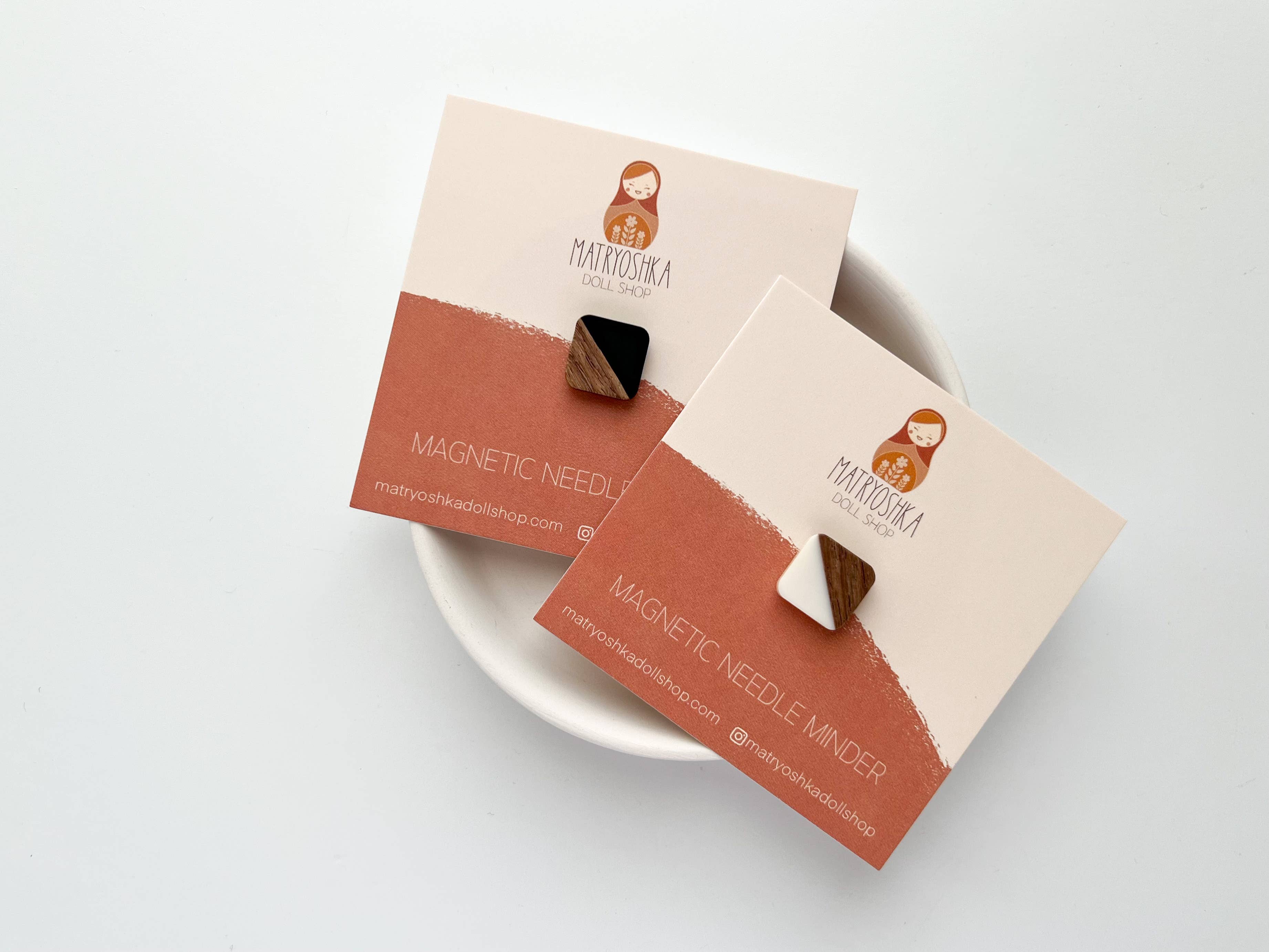 Square magnetic needle minder, needle magnet